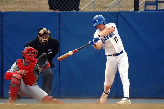 do baseball players need batting gloves