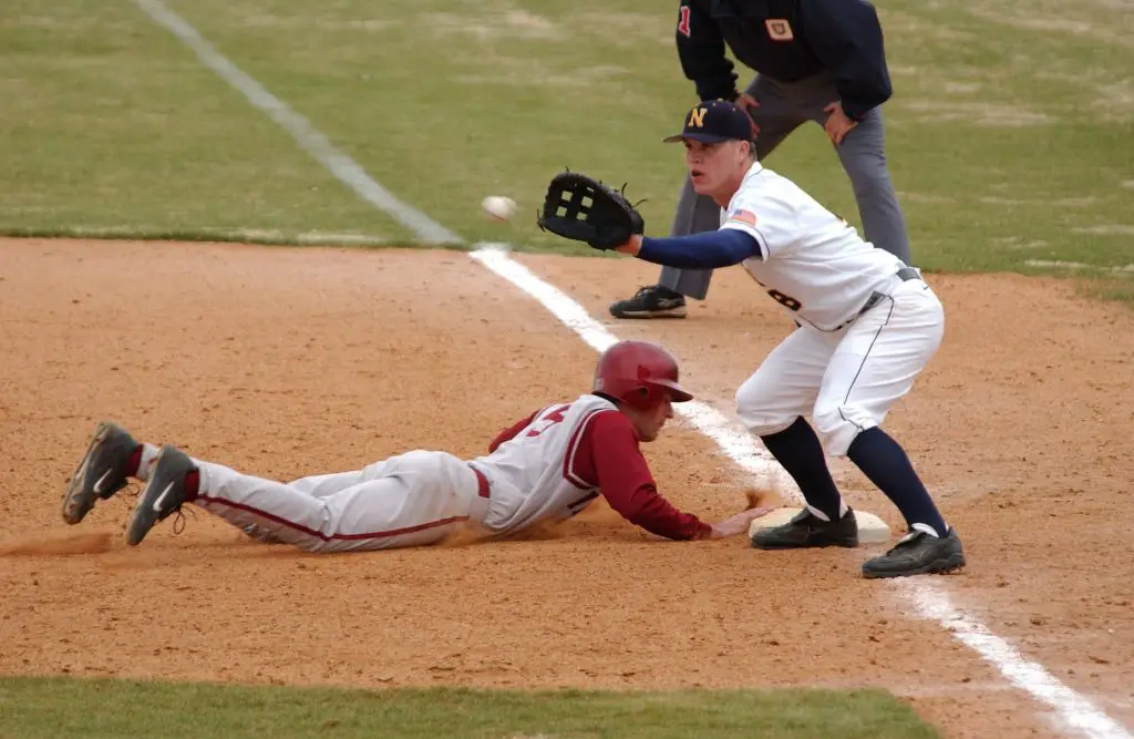 types-of-baseball-gloves-5-positional-based-glove-selections